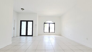 14941 SW 26th Terrace in Miami, FL - Building Photo - Building Photo
