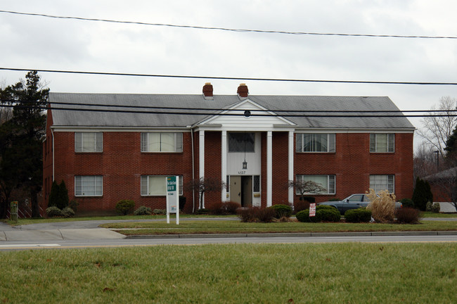 4137 Sylvania Ave in Toledo, OH - Building Photo - Building Photo