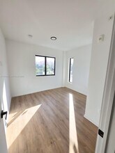 753 NW 30th St in Miami, FL - Building Photo - Building Photo