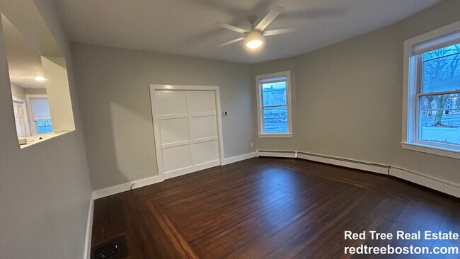 158 Holland St, Unit 1 in Somerville, MA - Building Photo - Building Photo
