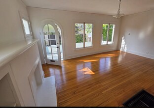 124 Breeze Ave-Unit -126 in Los Angeles, CA - Building Photo - Building Photo