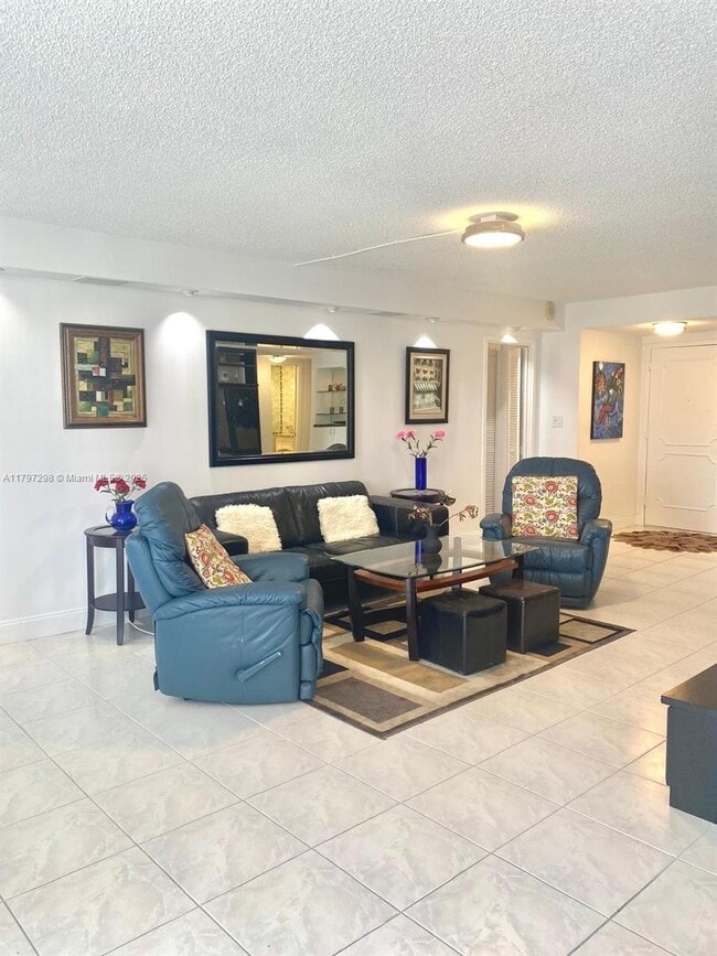 17021 N Bay Rd in Sunny Isles Beach, FL - Building Photo - Building Photo