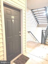 12112 Garden Grove Cir in Fairfax, VA - Foto de edificio - Building Photo