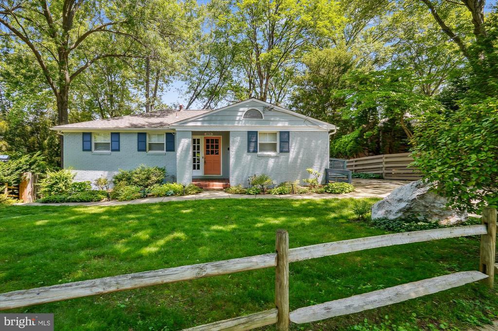 3829 Denfeld Ave in Kensington, MD - Foto de edificio