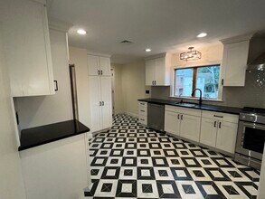 8 Lyman Ave in Medford, MA - Building Photo - Building Photo