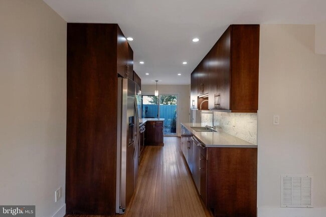 property at 5250 Pooks Hill Rd