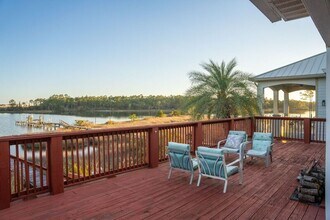 2572 Gulf Breeze Ave in Pensacola, FL - Building Photo - Building Photo