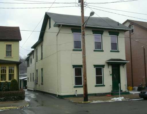 217 S Jefferson St in Kittanning, PA - Building Photo