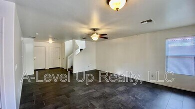 674 W Ash Ridge Dr in Green Valley, AZ - Foto de edificio - Building Photo