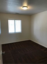 16784 Sultana St-Unit -12 in Hesperia, CA - Building Photo - Building Photo