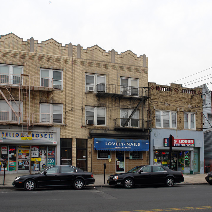 1097 Avenue C in Bayonne, NJ - Building Photo