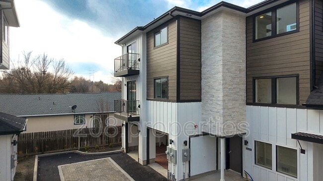 4632 N Iota Ln in Garden City, ID - Building Photo - Building Photo