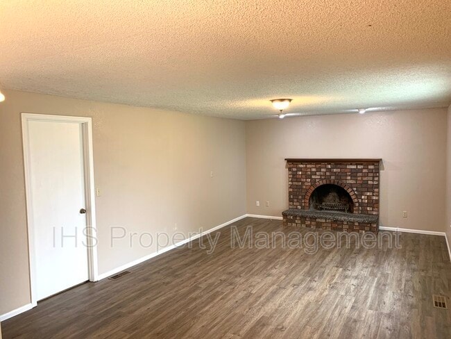 912 E Eastlake Dr in Kennewick, WA - Building Photo - Building Photo