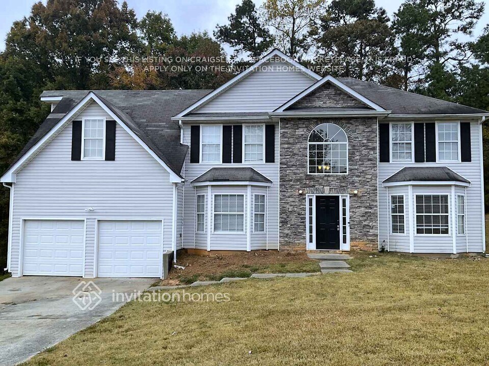 597 Lakewater View Dr in Stone Mountain, GA - Building Photo