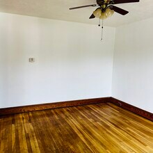 20 Amaryllis Ave in Waterbury, CT - Building Photo - Building Photo