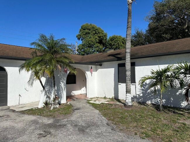 4443 Vicliff Rd in West Palm Beach, FL - Building Photo - Building Photo