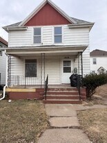 1019 W 5th St in Waterloo, IA - Building Photo