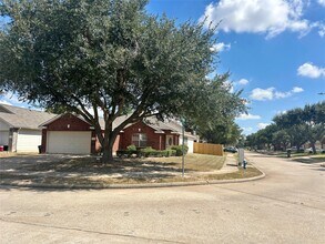 6706 Wild Pecan Trail in Houston, TX - Building Photo - Building Photo
