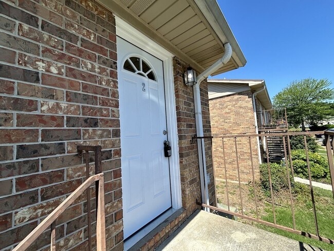 property at 2016 Hobbs Rd SE