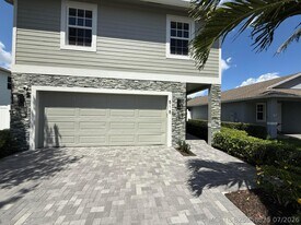 518 Lucky Ln in Delray Beach, FL - Building Photo