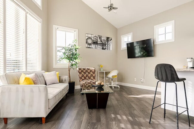 805 The High Rd in Austin, TX - Building Photo - Building Photo