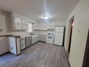 6818 N Parkwood Dr in Peoria, IL - Building Photo - Building Photo