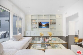 1833 Franklin Canyon Dr in Beverly Hills, CA - Building Photo - Building Photo