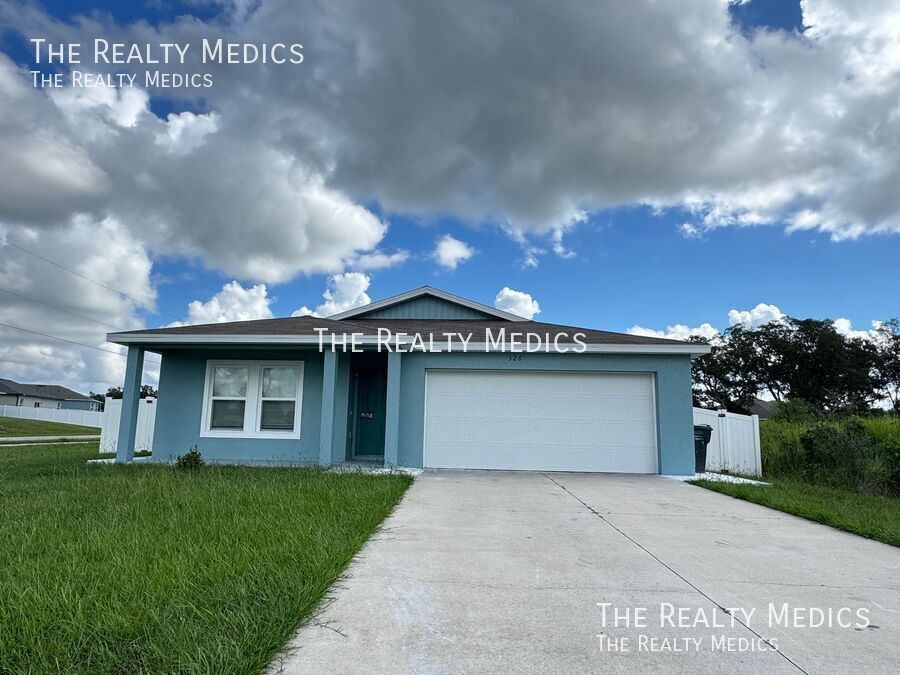 326 Huron Dr in Kissimmee, FL - Building Photo
