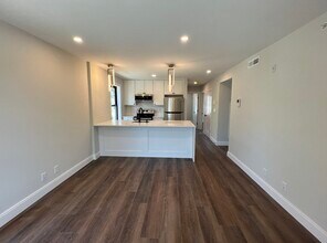 35 Hunnewell Ave in Newton, MA - Foto de edificio - Building Photo