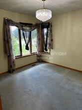 948 Oakview Dr in Macomb, IL - Building Photo - Building Photo