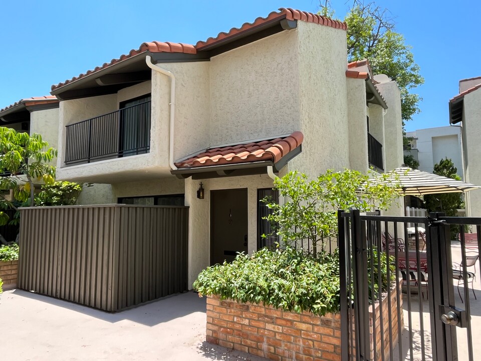 999 San Pasqual St in Pasadena, CA - Building Photo