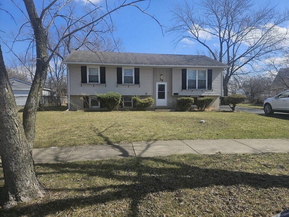 29 N Oak Ln in Glenwood, IL - Building Photo
