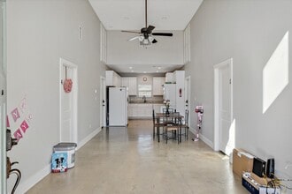 709 Maple St in Commerce, TX - Foto de edificio - Building Photo