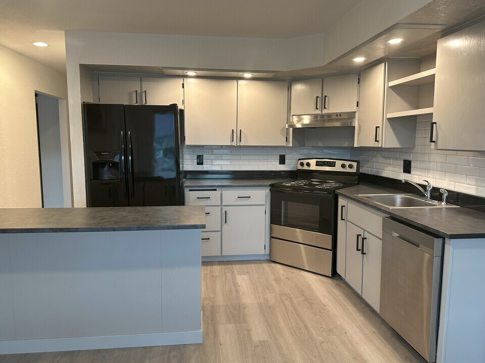 501 2nd St NE, Unit 3 in East Wenatchee, WA - Building Photo