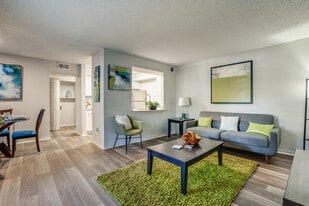 Eastgrove in Dallas, TX - Building Photo