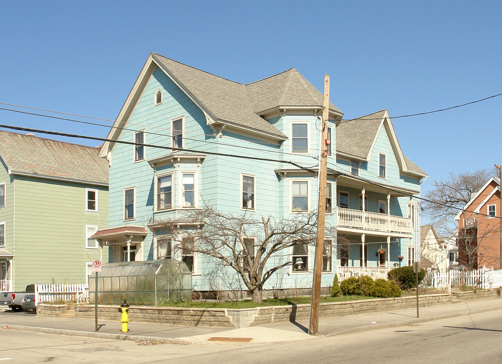 214 Bell St in Manchester, NH - Building Photo