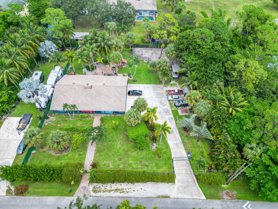 9353 Pinion Dr in Wellington, FL - Building Photo