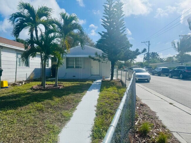 602 N D St in Lake Worth Beach, FL - Building Photo - Building Photo