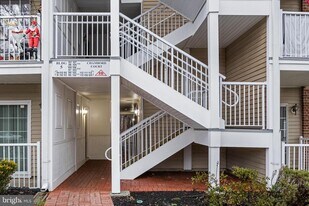 98 Chambord Ct in Hamilton Township, NJ - Building Photo