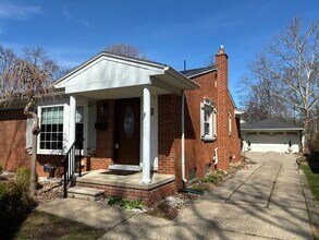 1655 Hazel St in Birmingham, MI - Foto de edificio - Building Photo
