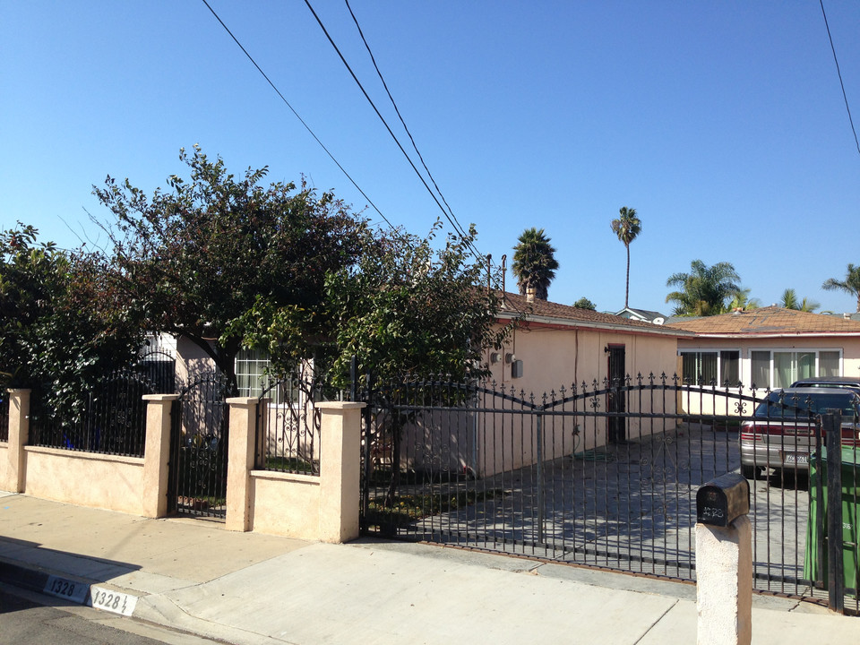 1328 Buena St in Oceanside, CA - Building Photo