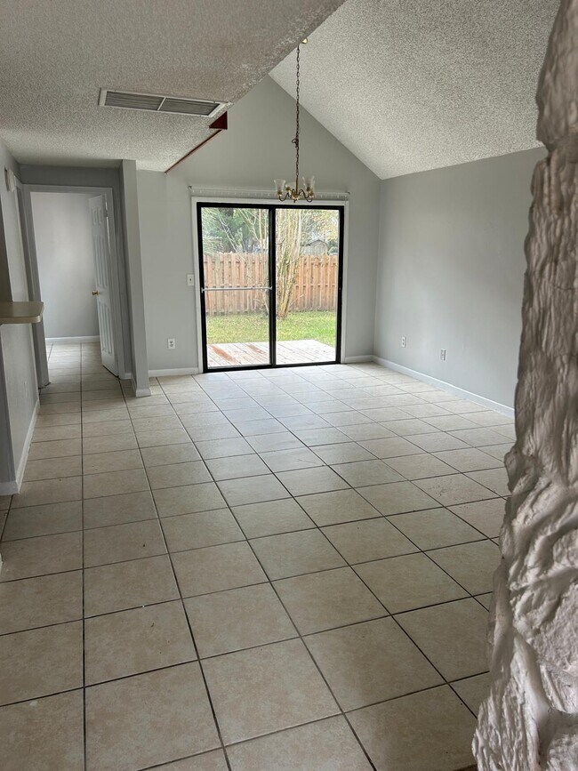 6742 Periwinkle Dr in Jacksonville, FL - Building Photo - Building Photo