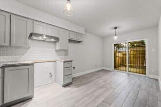 9026 Kempwood Dr in Houston, TX - Building Photo - Building Photo
