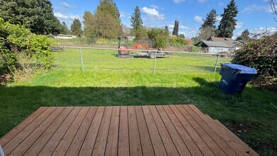 727 8th St NE in Auburn, WA - Building Photo - Building Photo