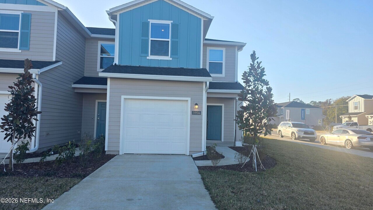 3956 Mid Century St in Jacksonville, FL - Building Photo