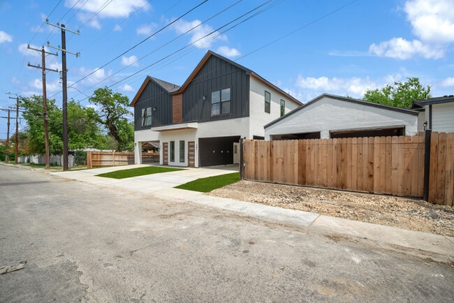 Room in Townhome on Princeton Ave in San Antonio, TX - Foto de edificio - Building Photo