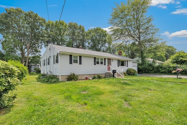 15 Albert St in Milford, CT - Building Photo - Building Photo