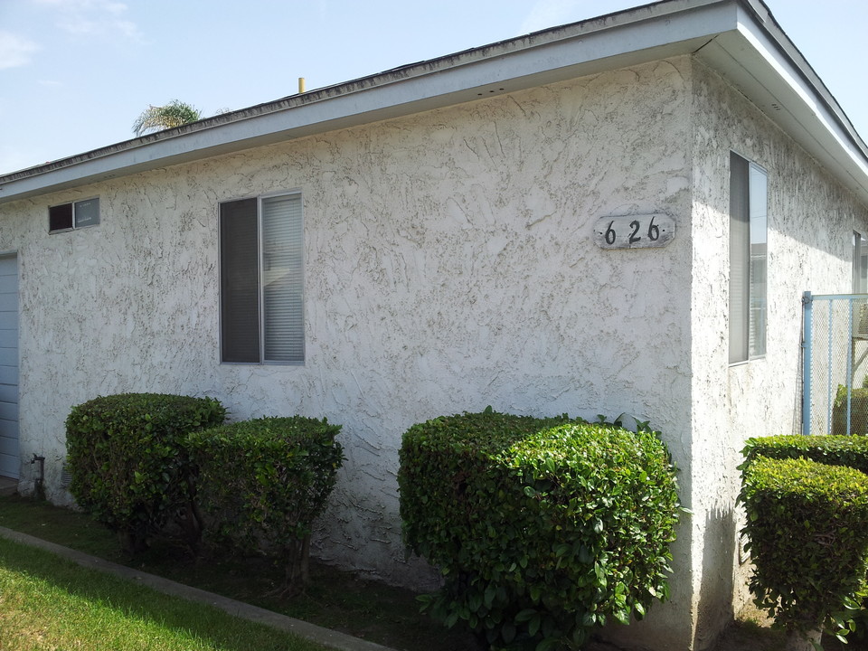 626 E 99th St in Inglewood, CA - Foto de edificio