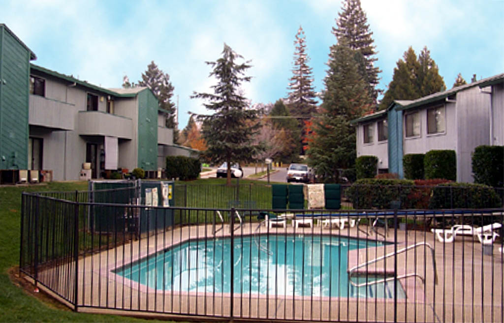 Crown Point Apartments in Grass Valley, CA - Building Photo