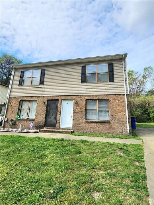 6221 Geneva Way in Norfolk, VA - Building Photo